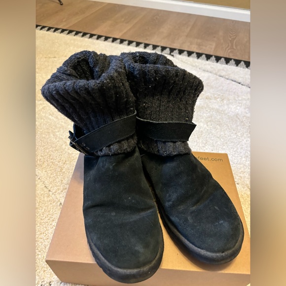 UGG Shoes - Black UGG Boots with Sweater Top